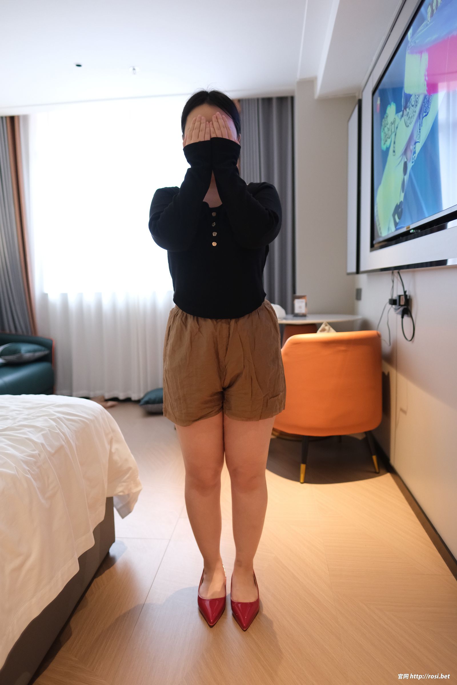 [ROSI美女图]2025.12.30 NO.5139-电鸽