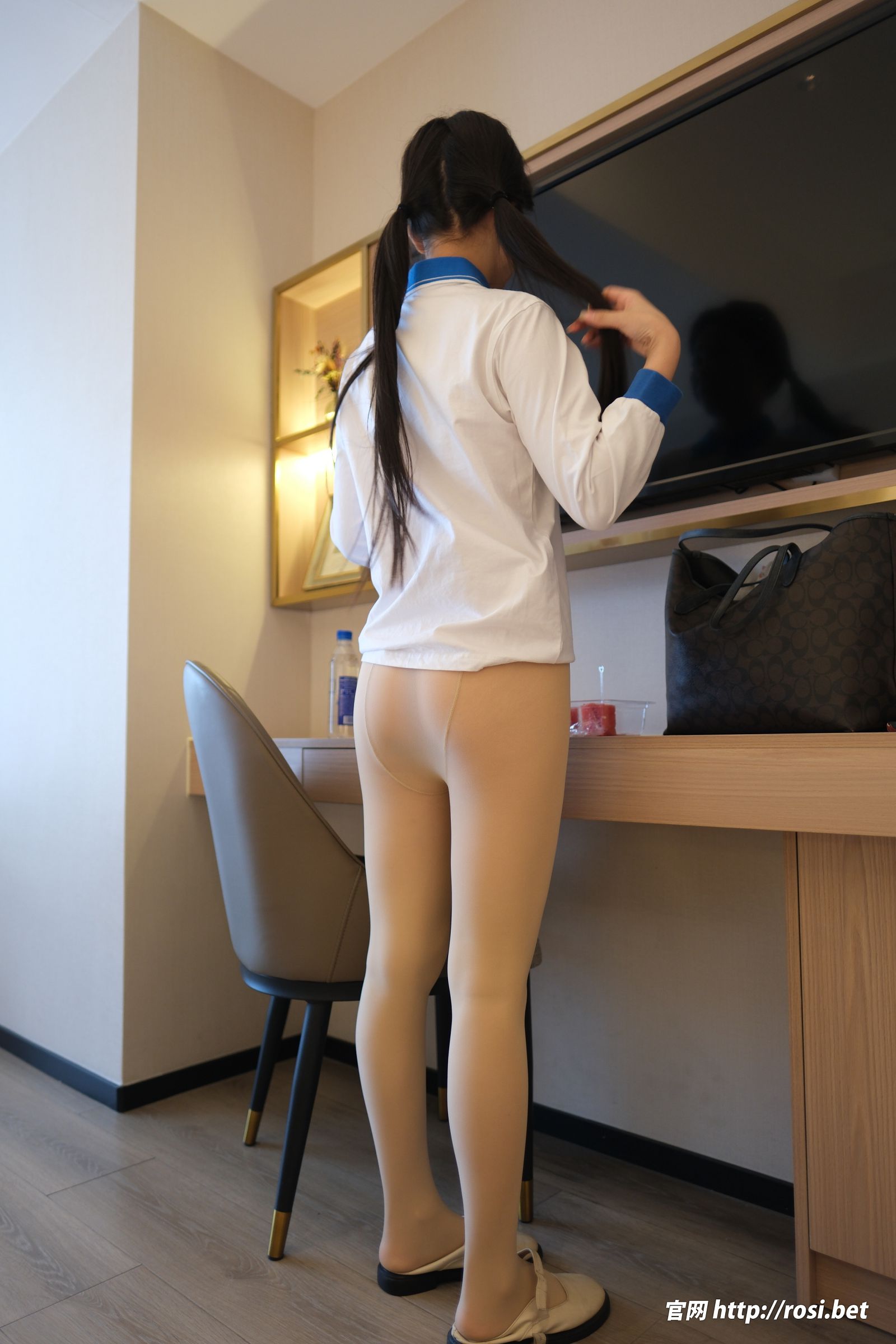 [ROSI美女图]2026.01.16 NO.5156-电鸽