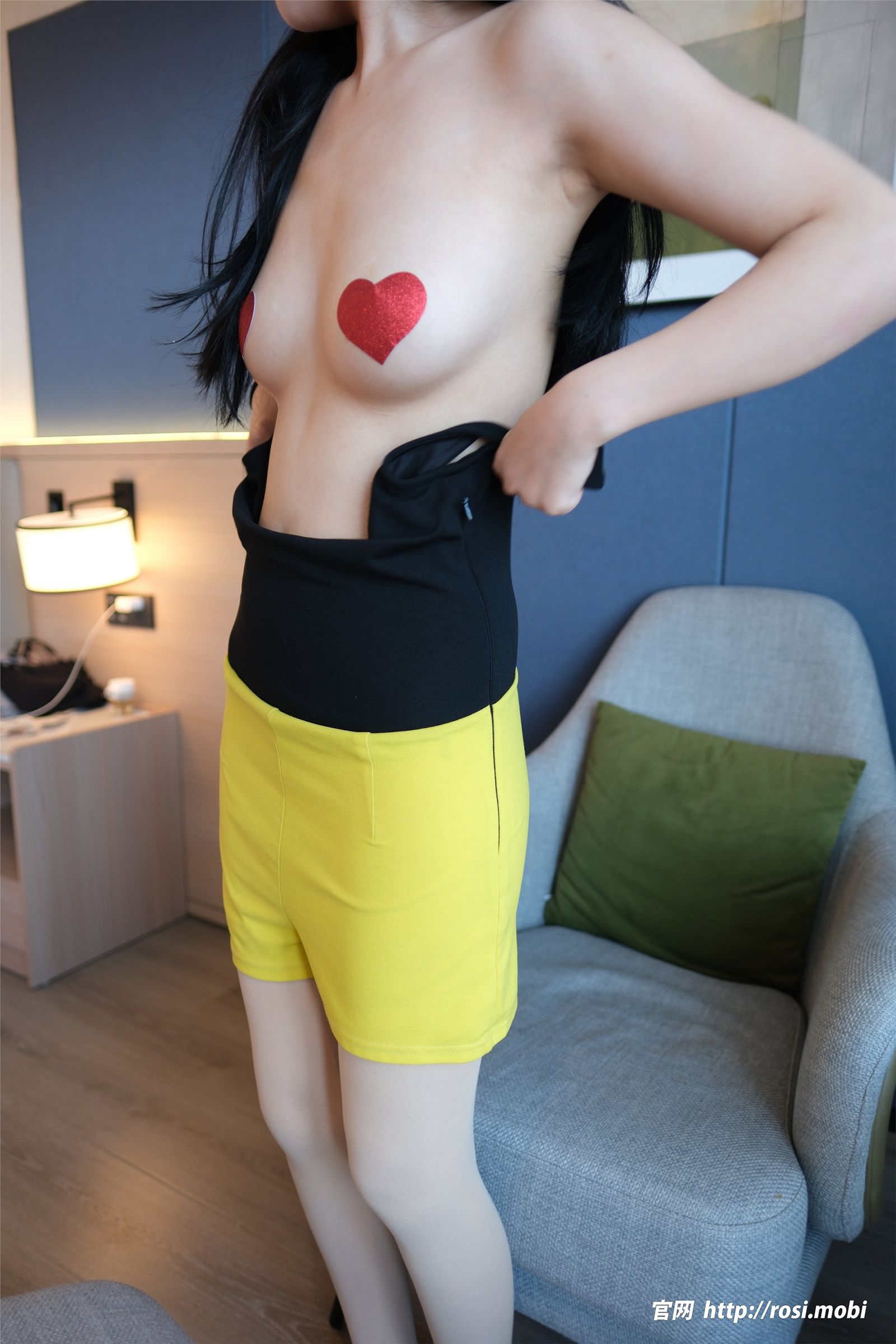 [ROSI美女图]2025.02.20 NO.4826-电鸽