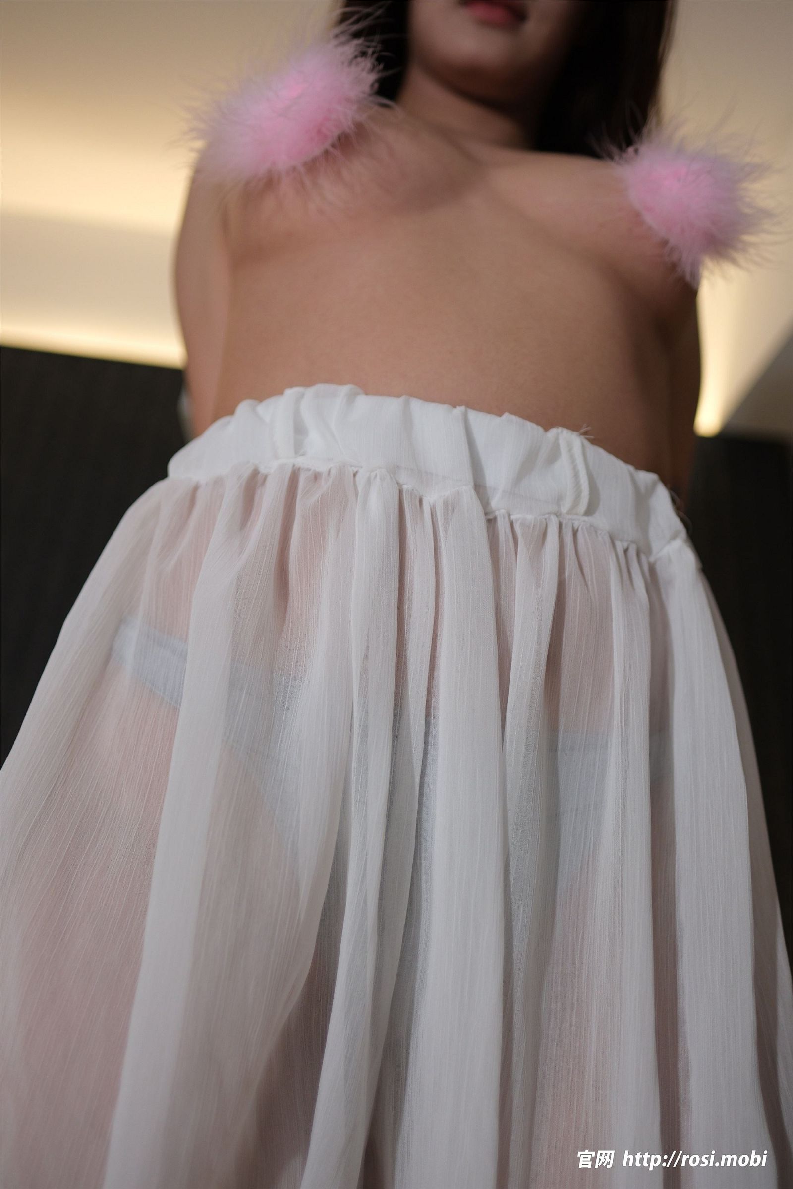 [ROSI美女图]2025.07.09 NO.4965-电鸽