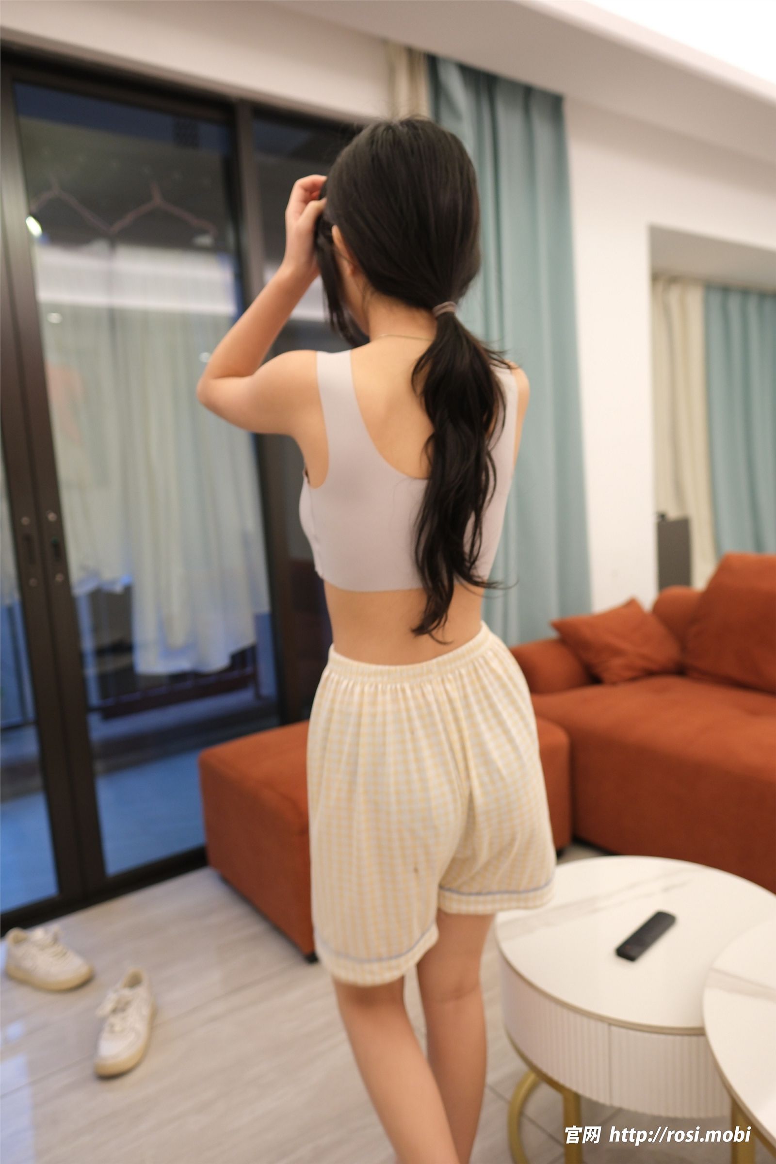 [ROSI美女图]2025.04.08 NO.4873-电鸽