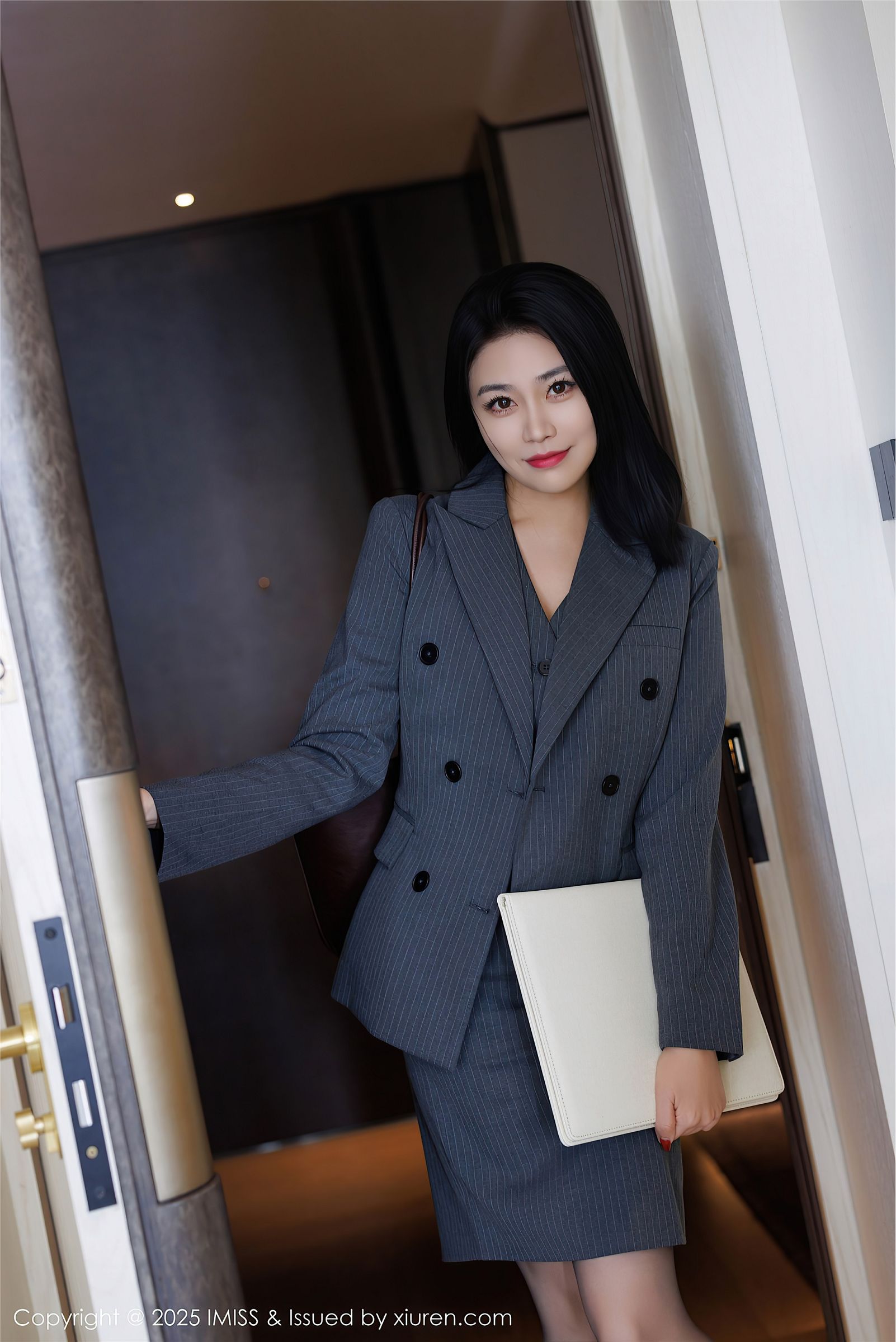 [IMISS爱蜜社美女] 2025.03.19 NO.787 许诺Sabrina-电鸽