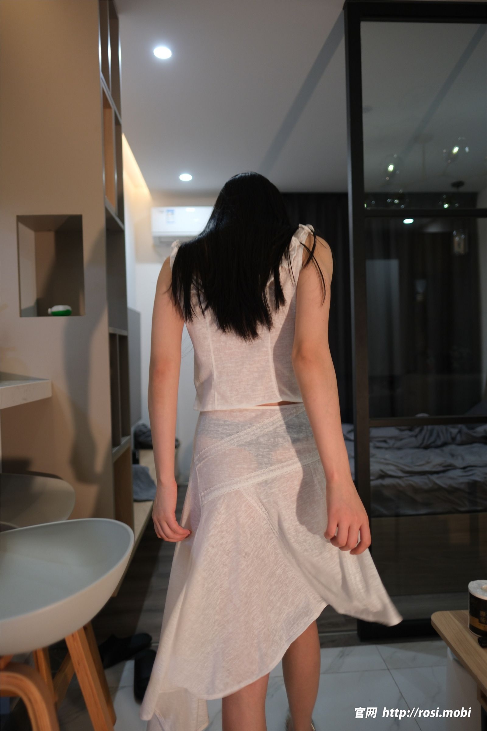 [ROSI美女图]2025.03.21 NO.4855-电鸽