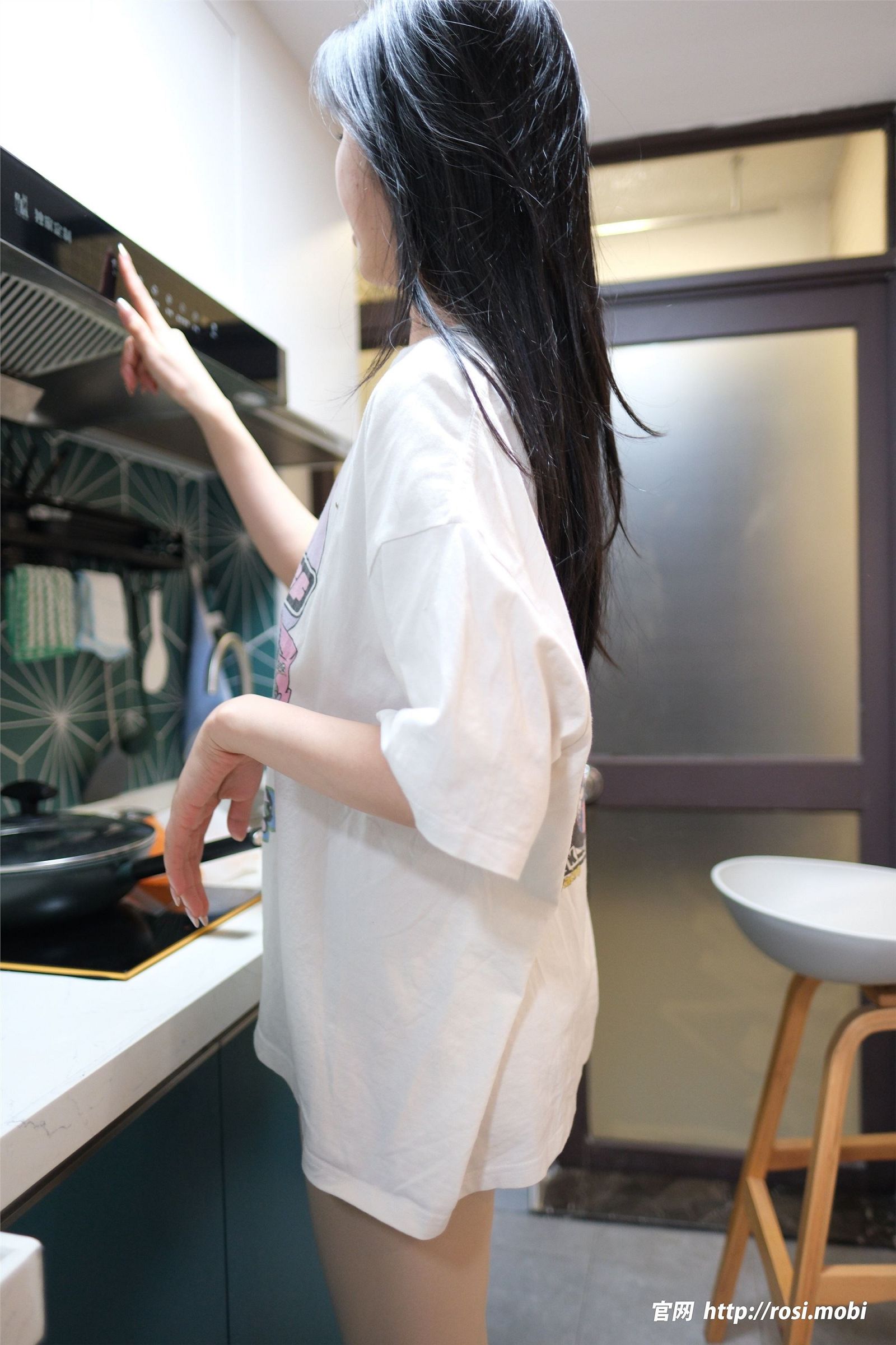 [ROSI美女图]2025.02.05 NO.4811-电鸽