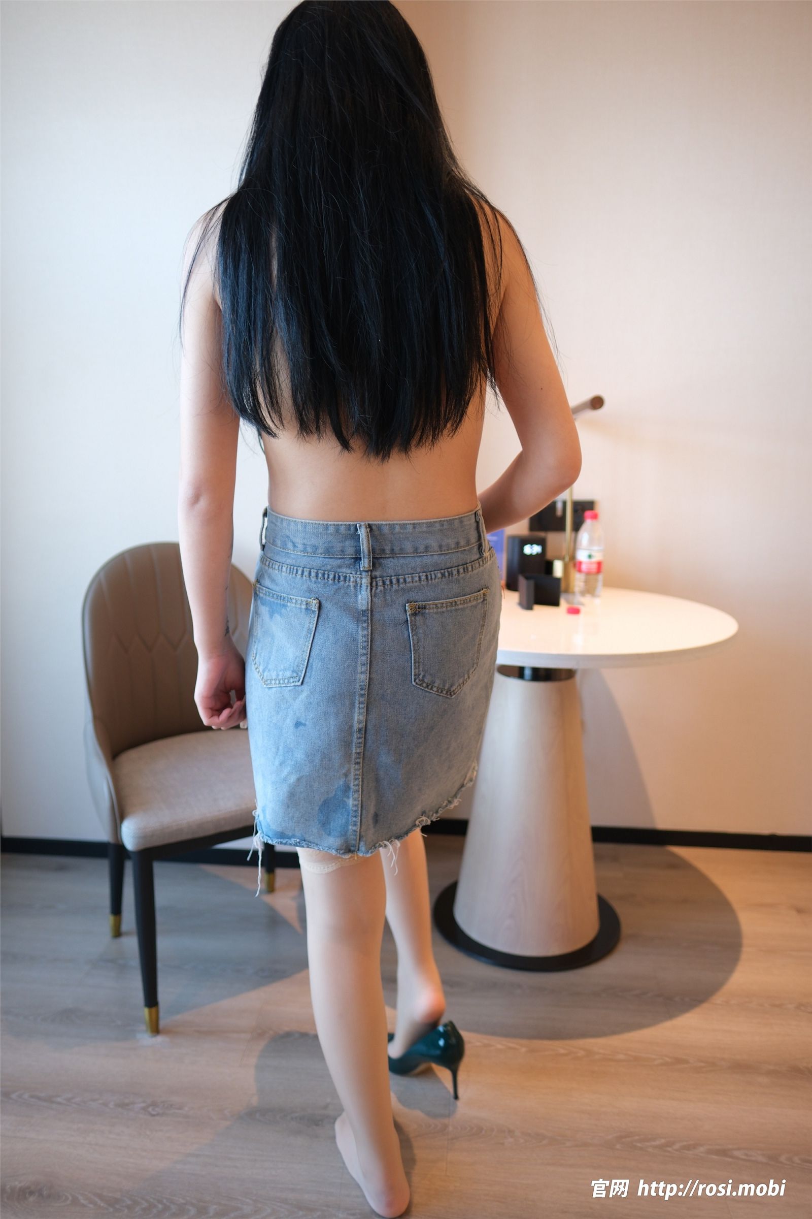 [ROSI美女图]2025.03.18 NO.4852-电鸽