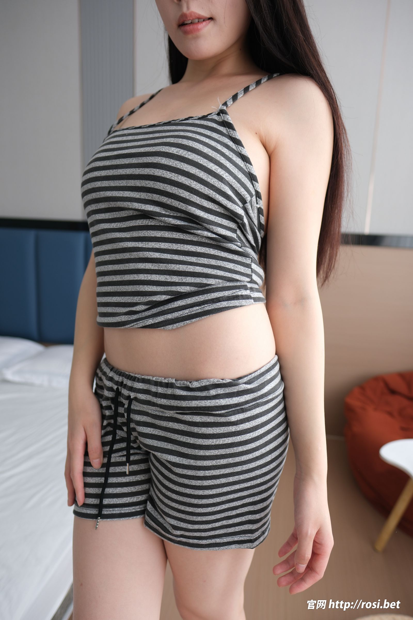 [ROSI美女图]2026.01.14 NO.5154-电鸽